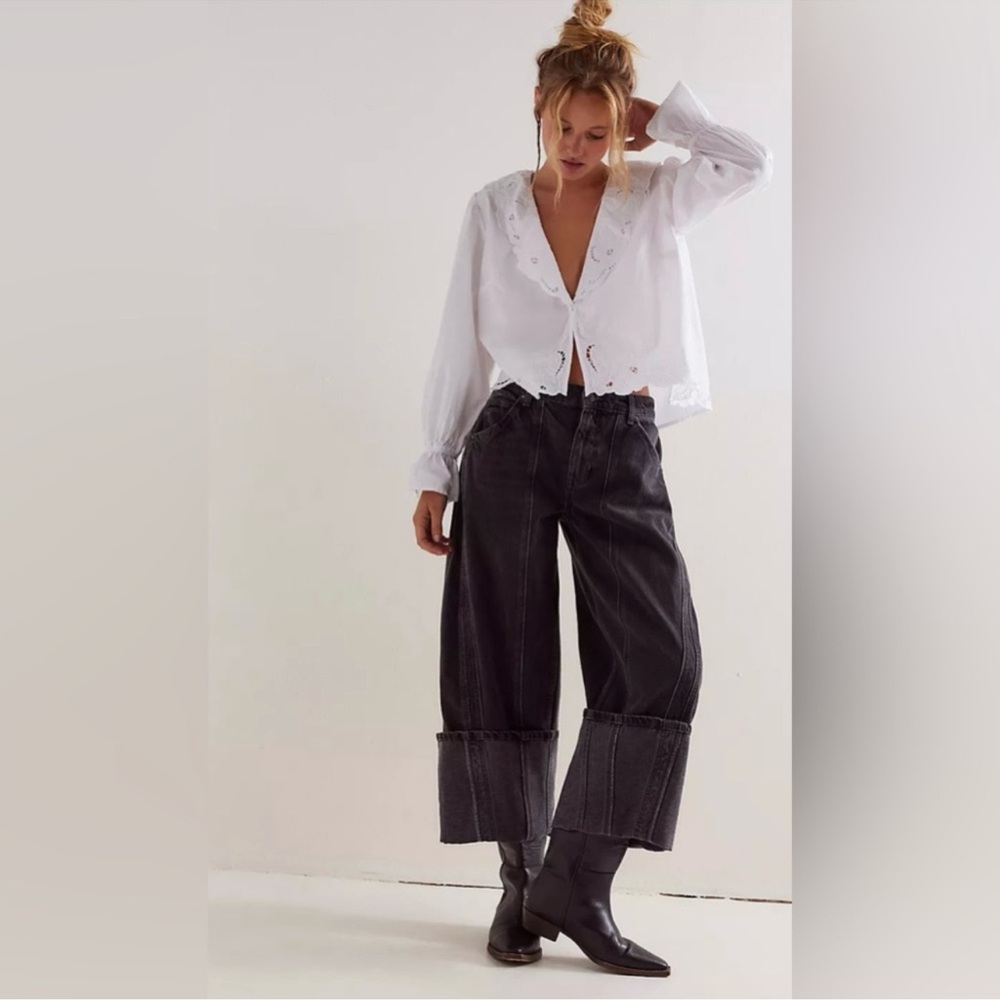 NWOT FREE PEOPLE We The Free Black Wash Olsen Barrel Cuff Cropped Denim Jean 30